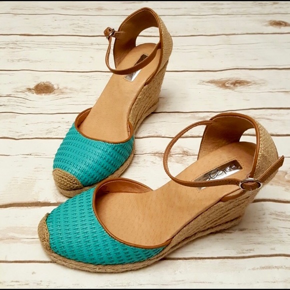 Halogen’s Sandra Wedges - Picture 4 of 7